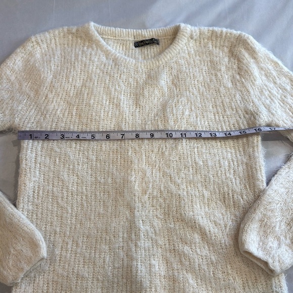 QED London sweater fuzzy off white cream women’s size M/L - Picture 5 of 8